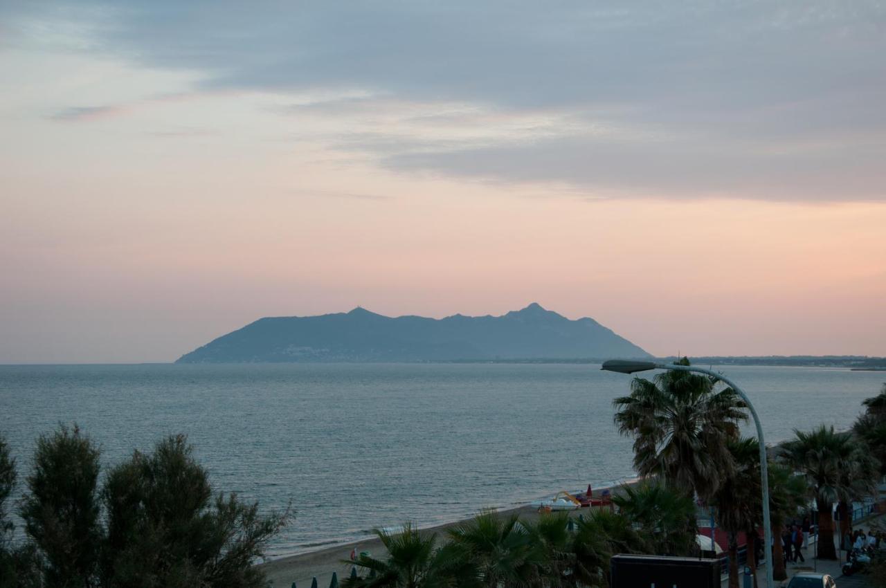 Hotel Ristorante Centosedici Terracina Ruang foto