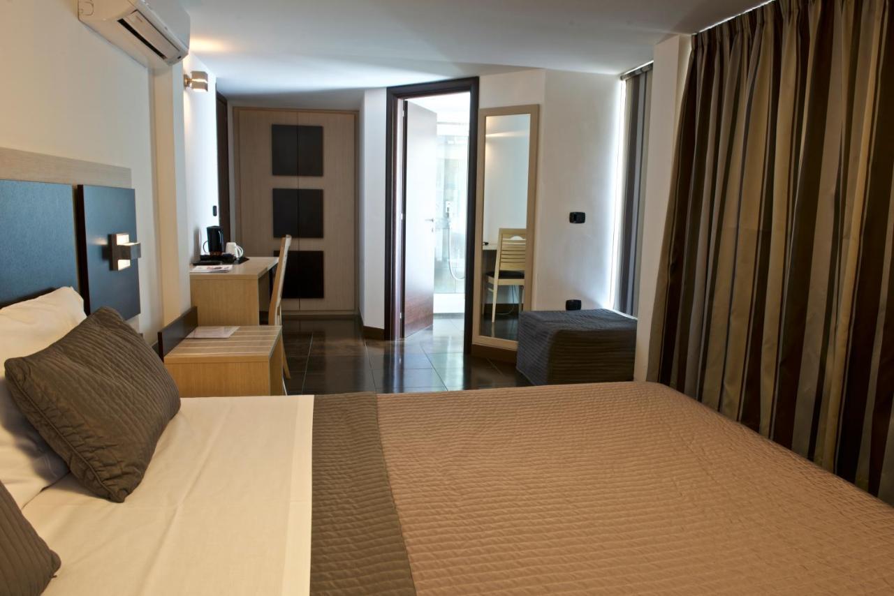 Hotel Ristorante Centosedici Terracina Bagian luar foto