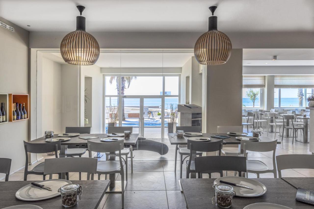 Hotel Ristorante Centosedici Terracina Bagian luar foto