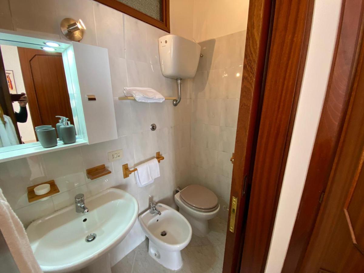 Hotel Ristorante Centosedici Terracina Bagian luar foto