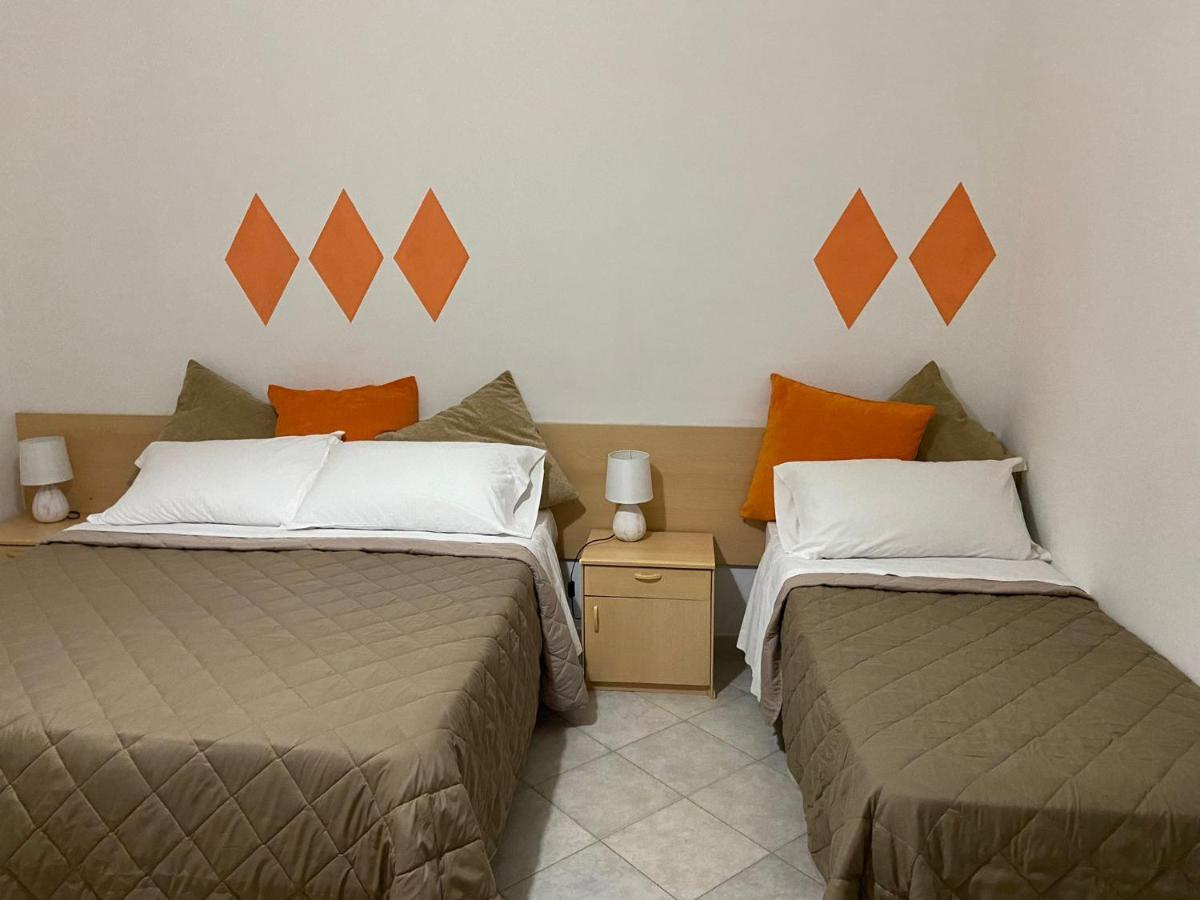 Hotel Ristorante Centosedici Terracina Bagian luar foto